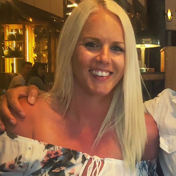 Meet your Posher, Laura - Picture 2 of 2